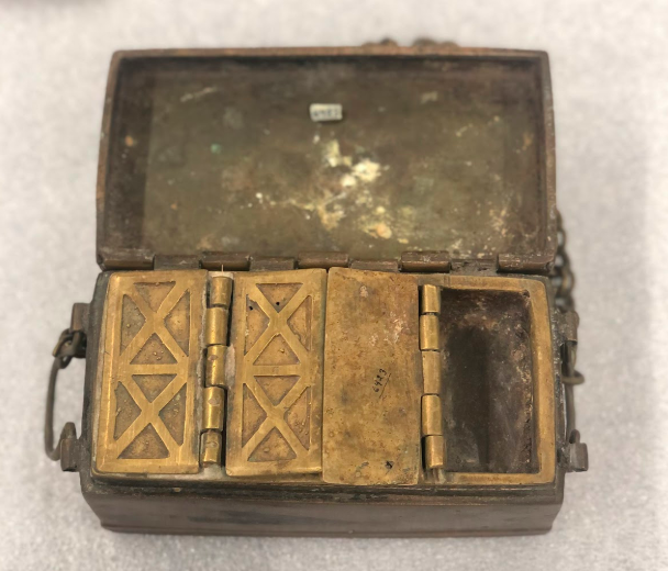 Betel Container – Critical Filipinx American Histories and their Artifacts