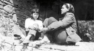 Asawa and a fellow student, Ora Williams, at Black Mountain College in the summer of 1946.