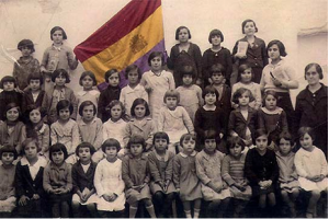Foto escolar niñosy maestros, II República